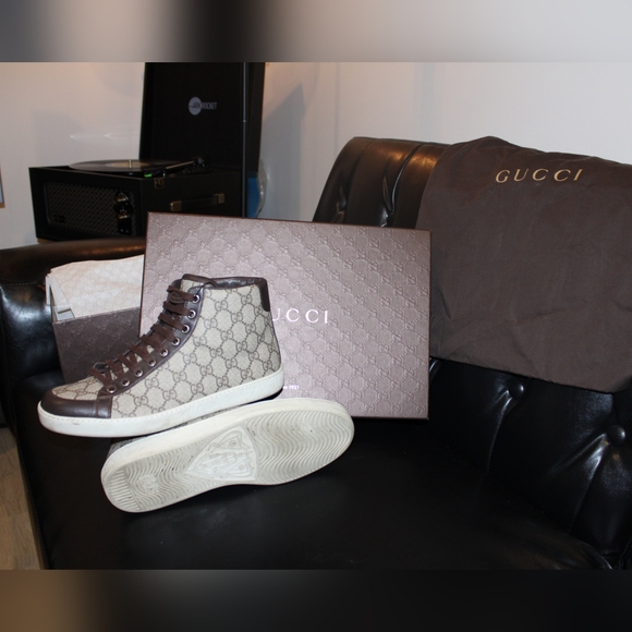 Pre loved Gucci shoes - Picture 2 of 8